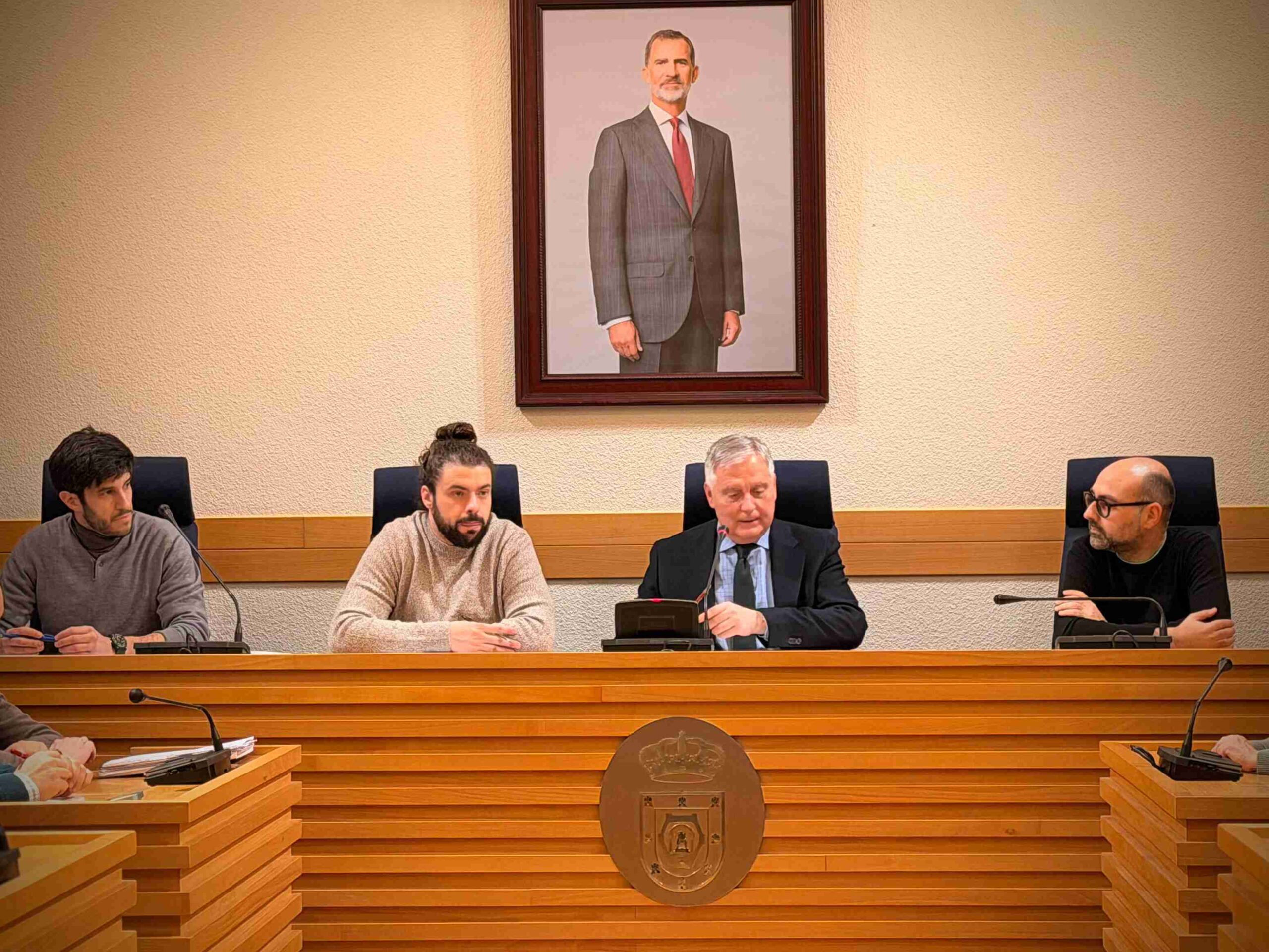 Ayuntamiento, Asociación de usuarios AVANT, Colegios profesionales, empresarios y sindicatos impulsan plataforma por AVE/AVANT