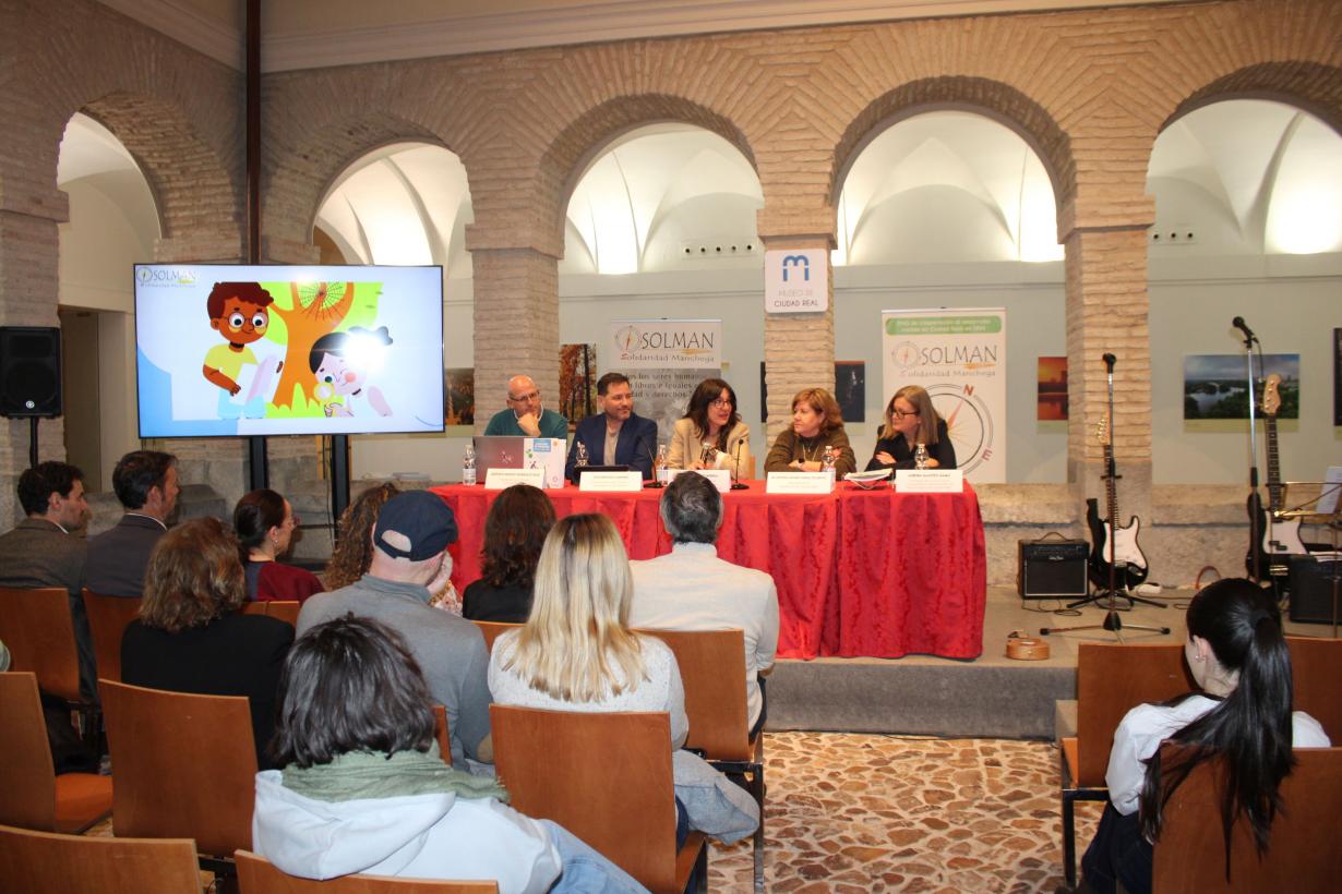 Blanca Fernández felicita a Solman por 30 años de solidaridad, sensibilización y educación