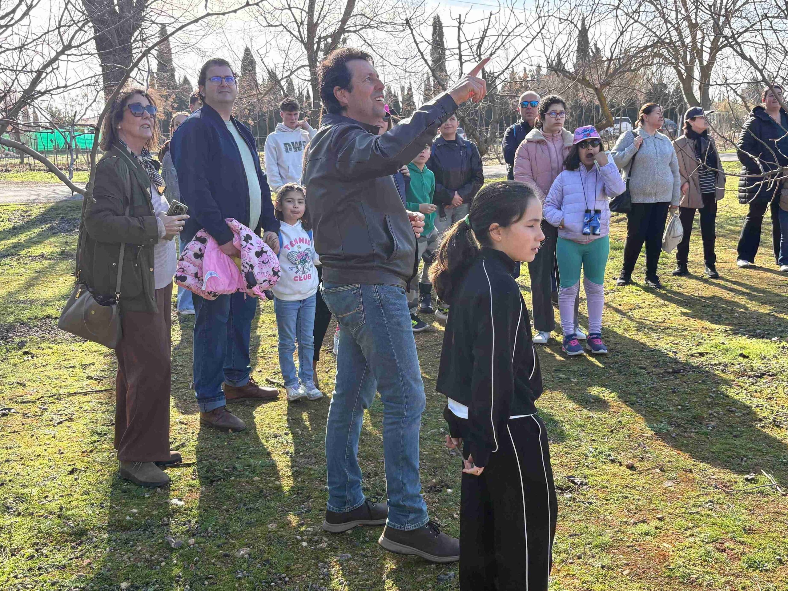 El Ayuntamiento impulsa el conocimiento del pistacho con una visita a El Chaparrillo