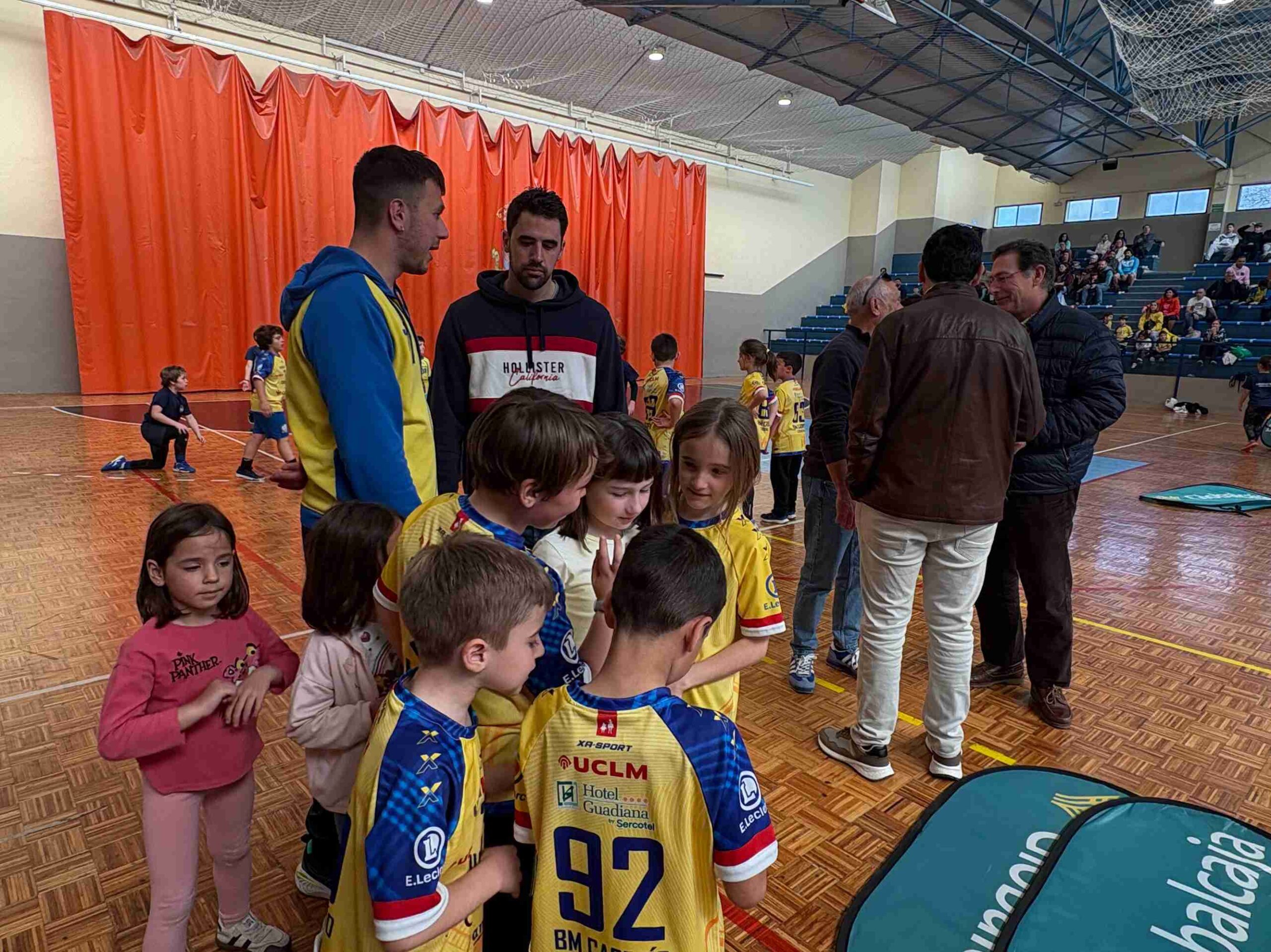 El balonmano base reúne a 17 equipos y 200 niños en Ciudad Real