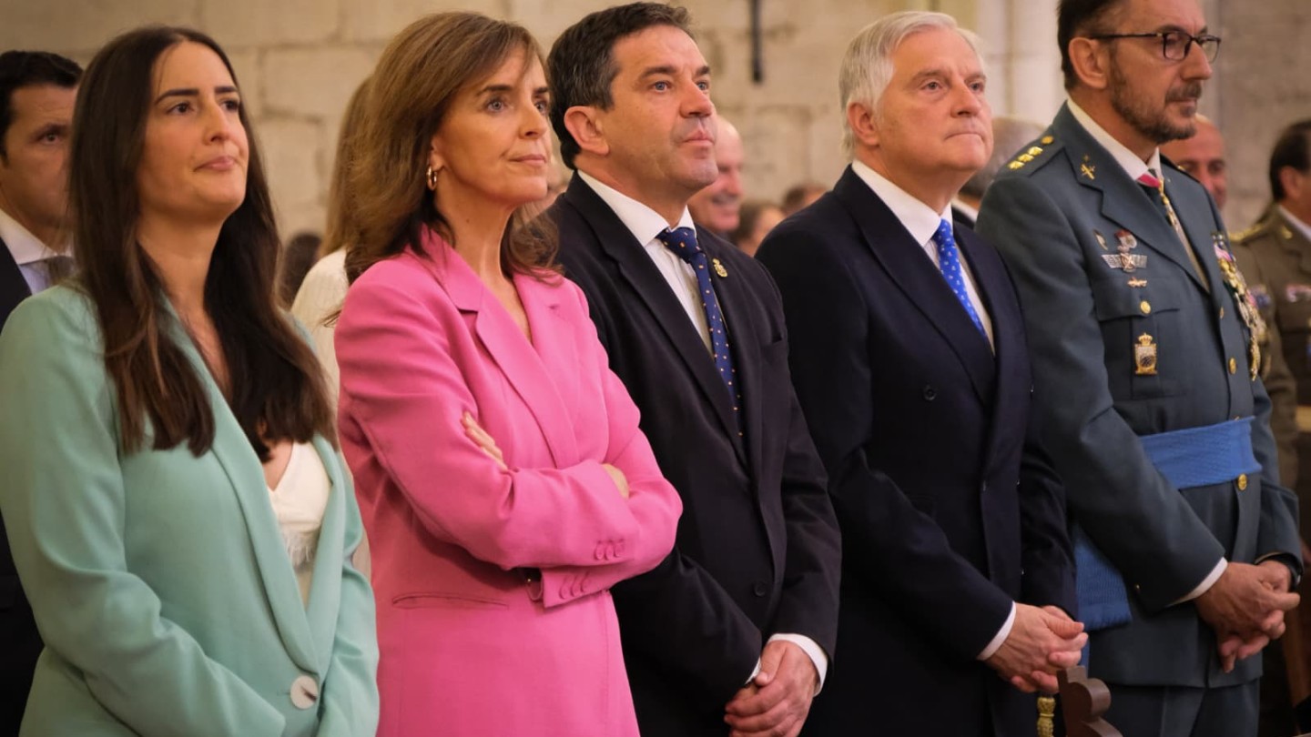 canizares felicita a guardia civil en el dia del pilar y agradece su