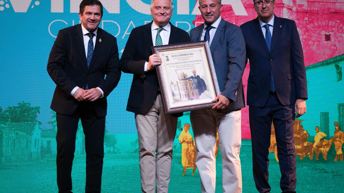 canizares recoge el premio quijote por la transparencia y buen gobierno de ciudad
