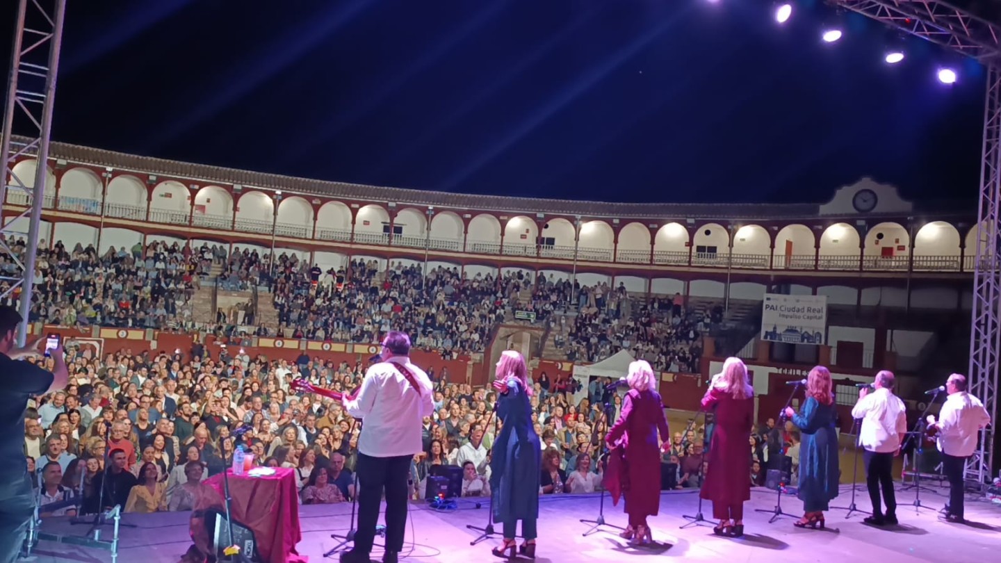 cerca de 4 500 personas disfrutan del concierto de siempre asi en ciudad