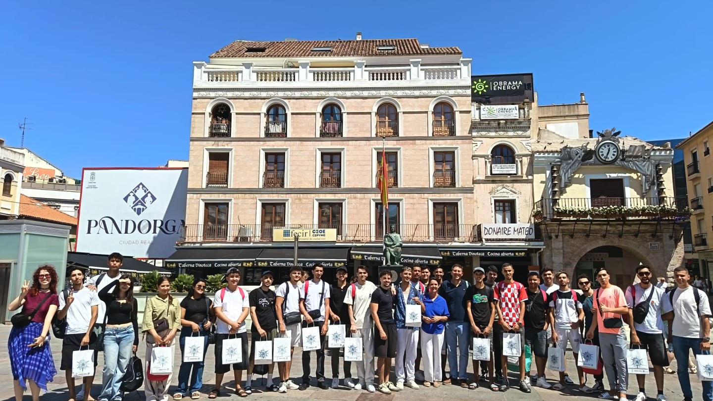 ciudad real atrae estudiantes internacionales para aprender espanol y conocer su