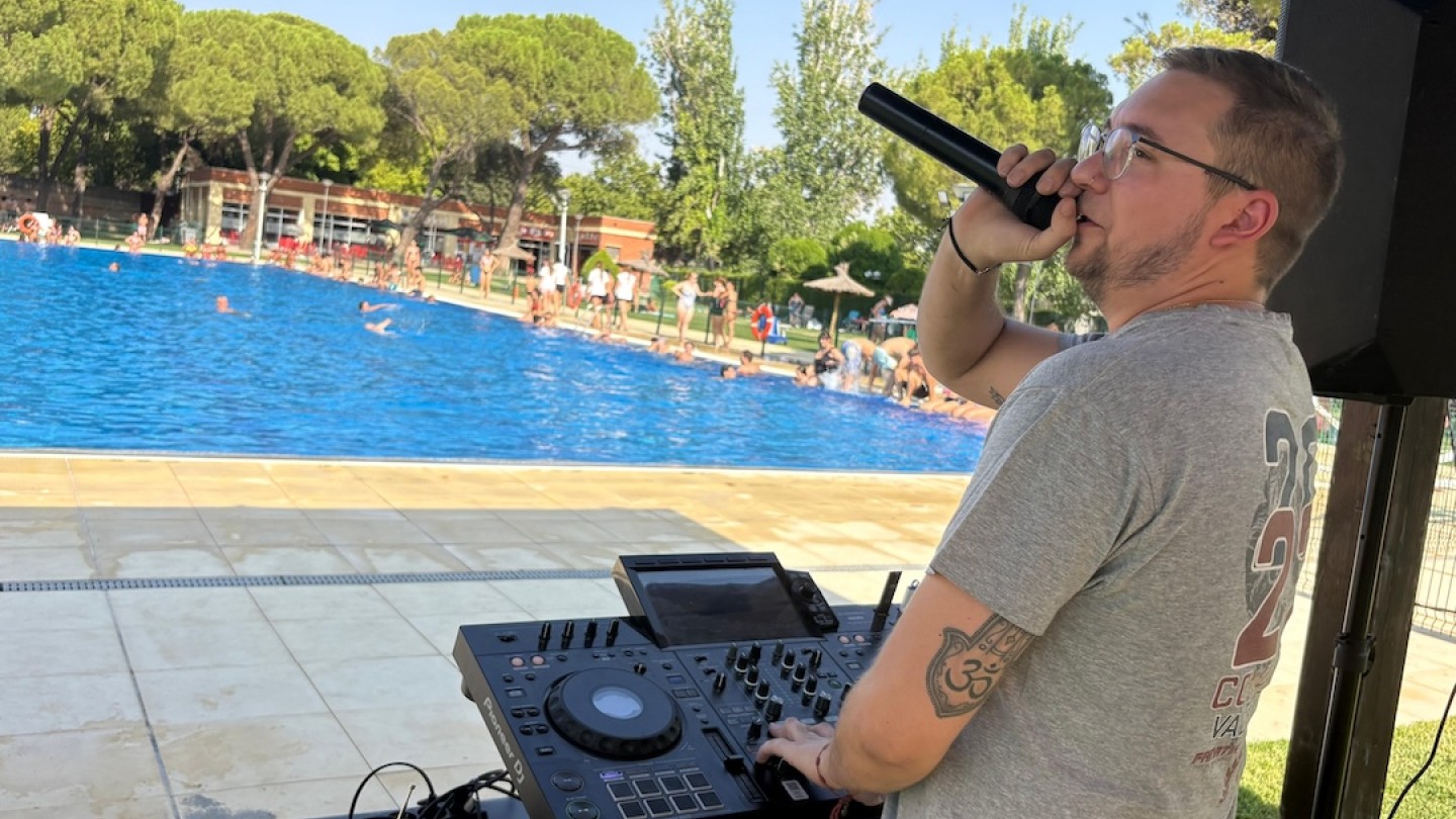 ciudad real celebra el dia de la juventud con fiesta acuatica y eclipse