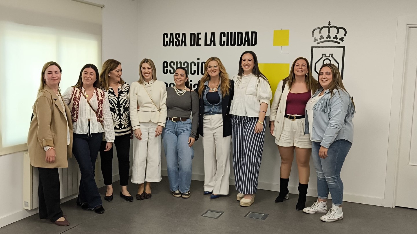 ciudad real elige a andrea leon zapata como dulcinea