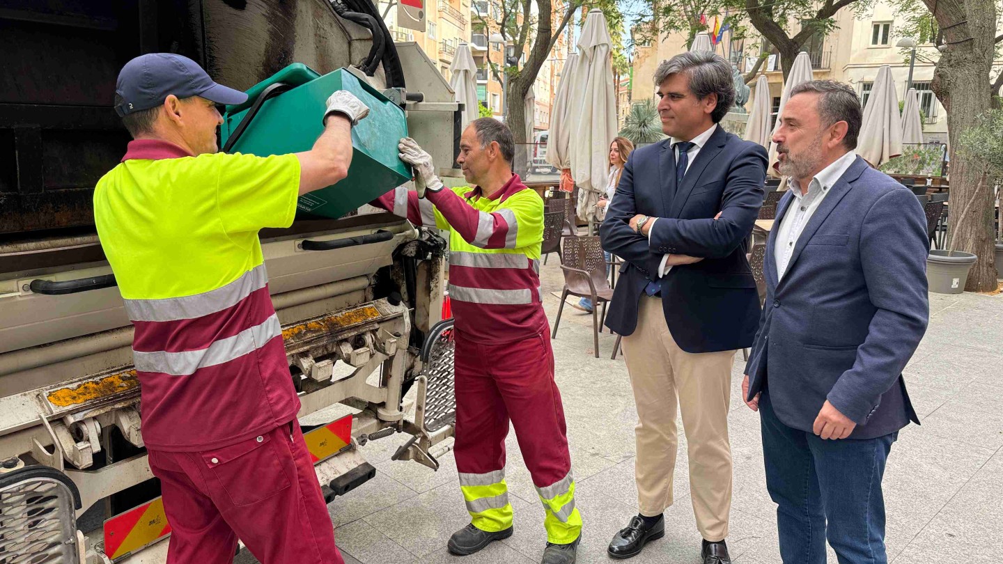 ciudad real es modelo en reciclaje de vidrio con 90 bares