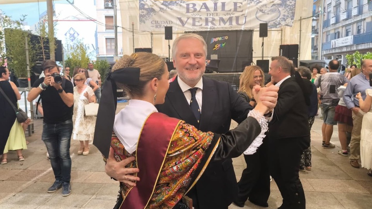 ciudad real inaugura el baile del vermut en honor a la virgen del
