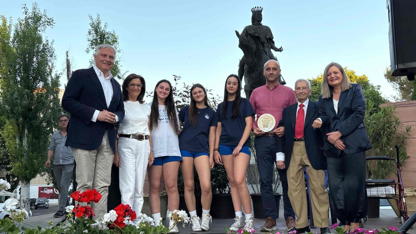 ciudad real reconoce la labor de emiliano sanchez de moya y del voluntariado