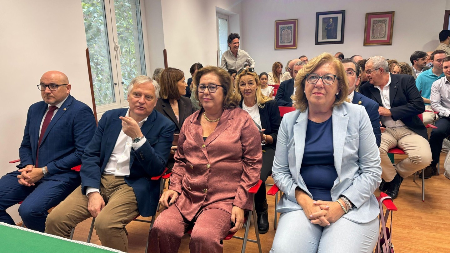 el alcalde de ciudad real acompana al colegio de veterinarios en su festividad