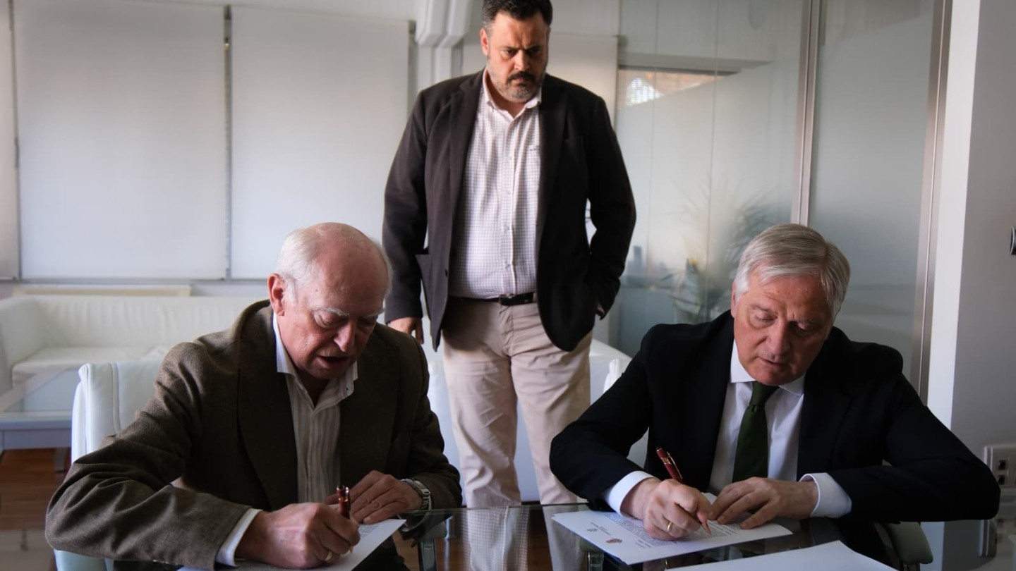 el alcalde de ciudad real y el decano del colegio de abogados ponen en marcha la oficina de asesoramiento por ocupacion
