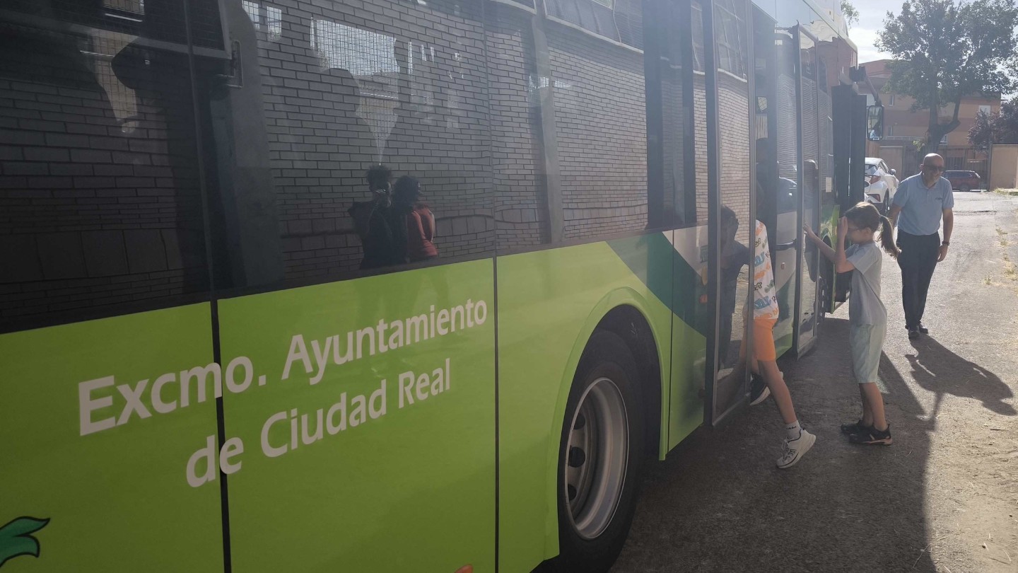 el ayuntamiento adelanta horario de la linea 2 de autobus para el primer