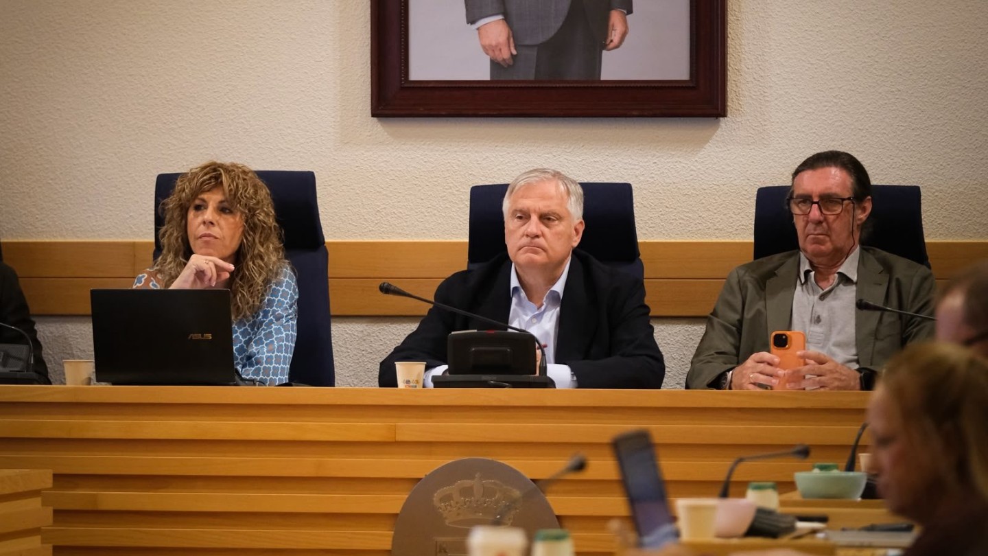 el ayuntamiento aprueba ordenanzas fiscales de 2027 y baja el ibi urbano al