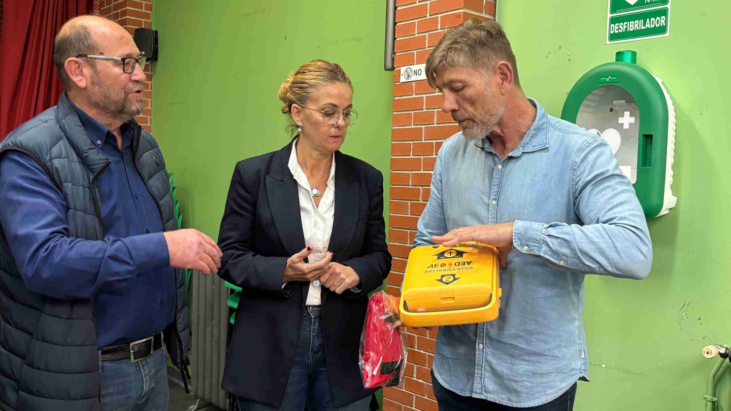 el ayuntamiento de ciudad real instala desfibrilador en la poblachuela y completa red