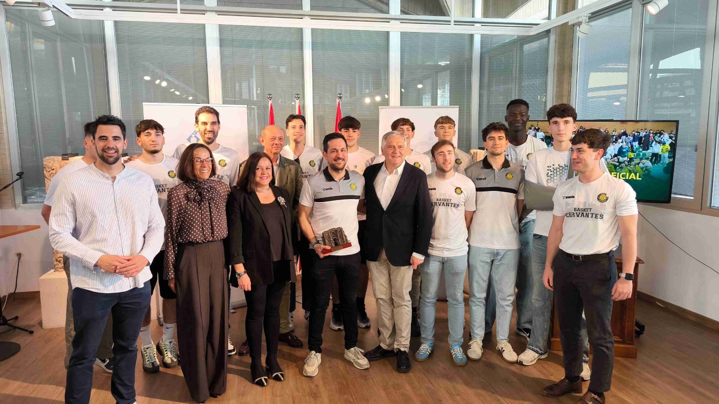 el ayuntamiento incrementa la ayuda al basket cervantes tras su ascenso a tercera