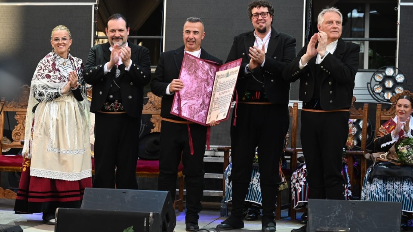 el ayuntamiento presenta la solicitud para declarar la pandorga fiesta de interes turistico