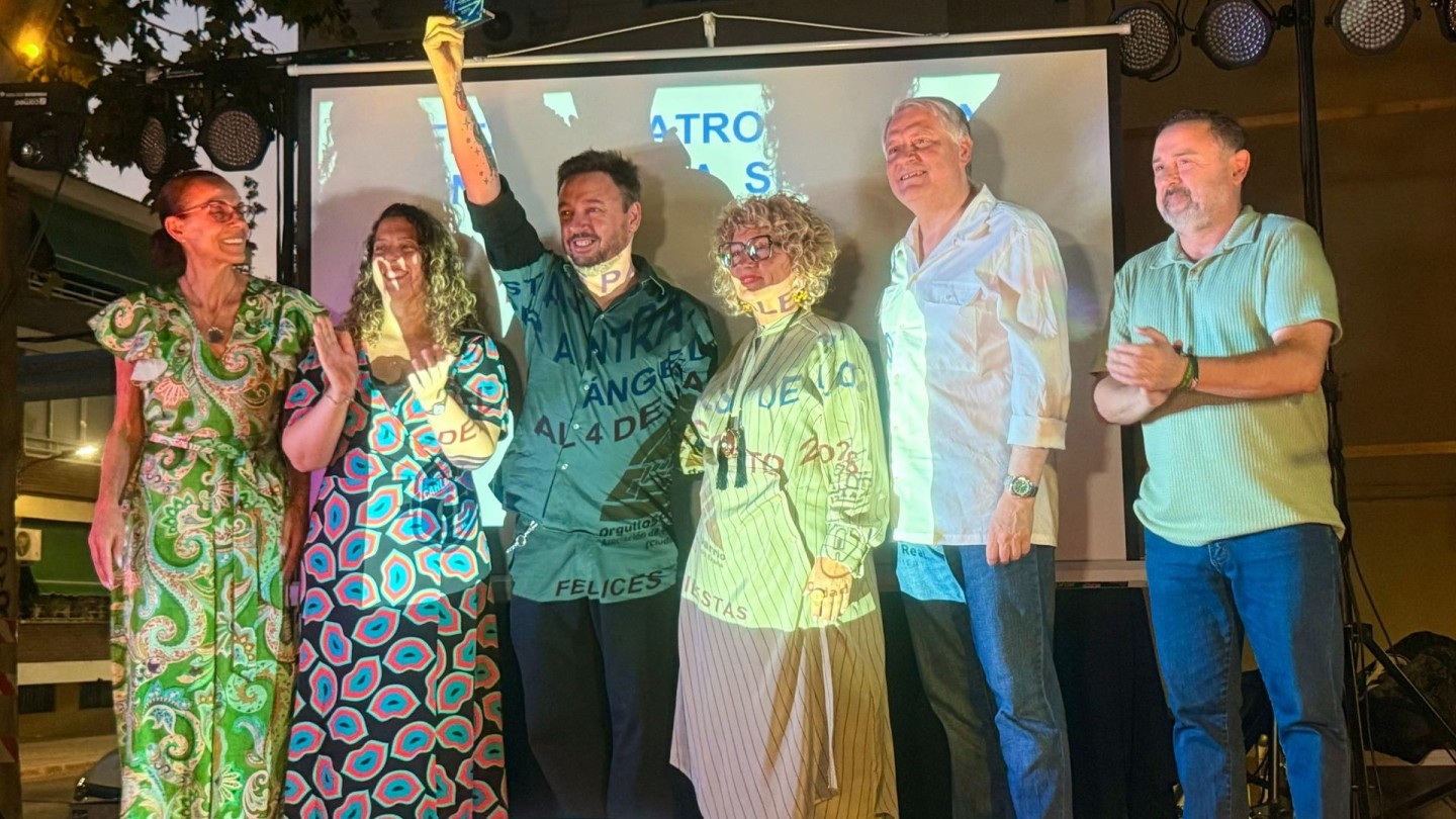 el barrio de los angeles celebra sus fiestas patronales con pregon de miguel