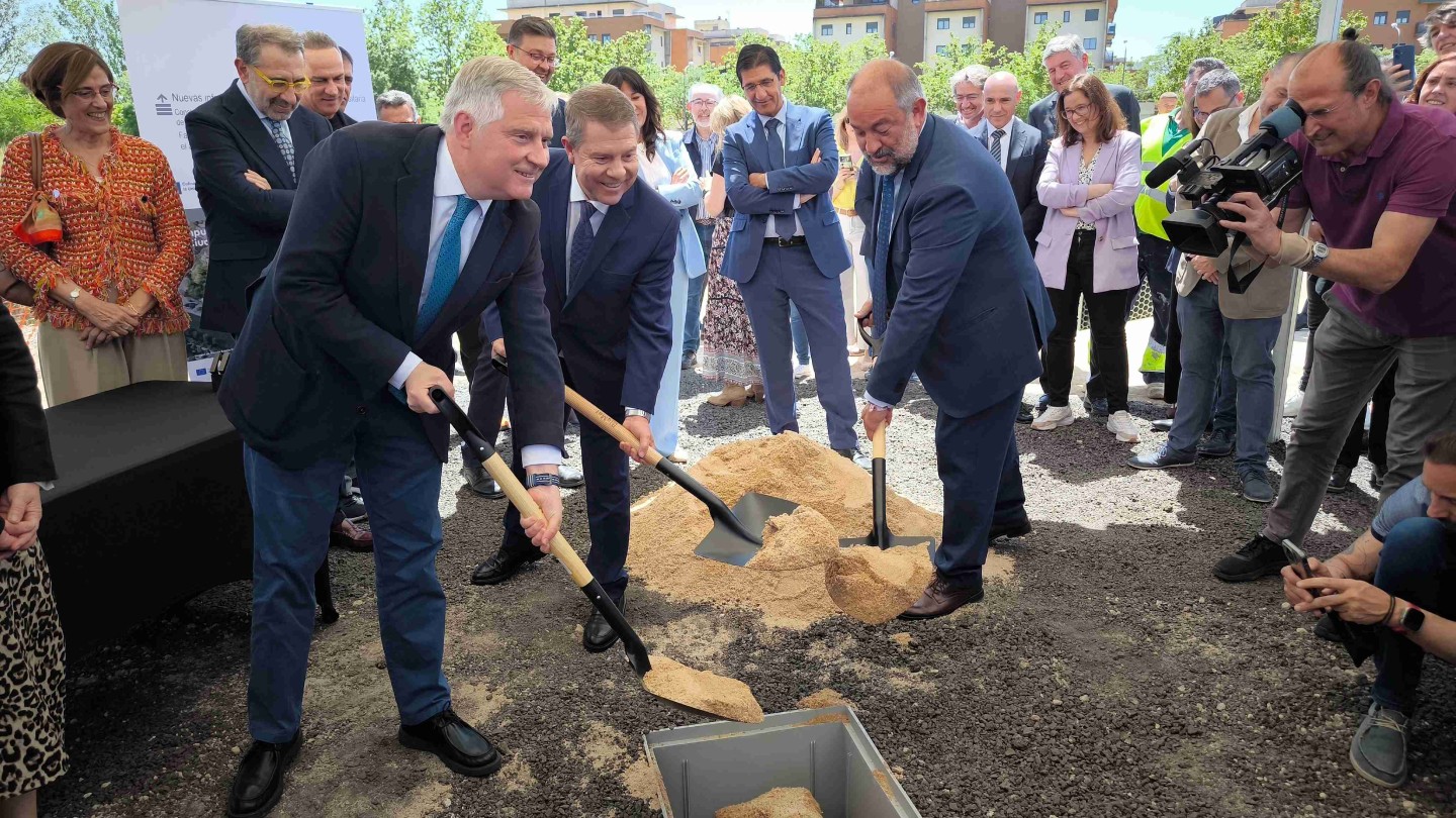 el campus biosanitario coloca su primera piedra junto al hospital de ciudad