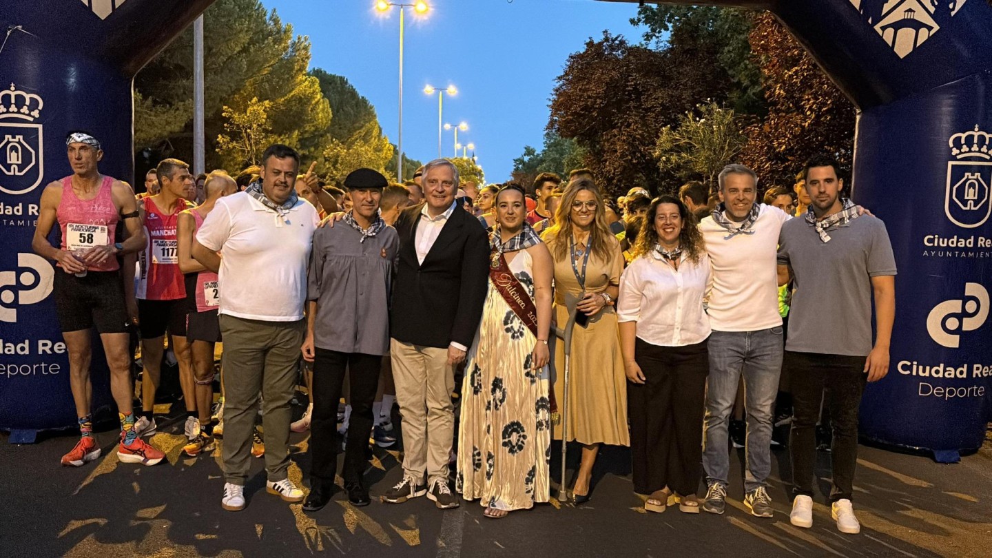 el estreno de la i carrera nocturna la pandorga reune a 1 300