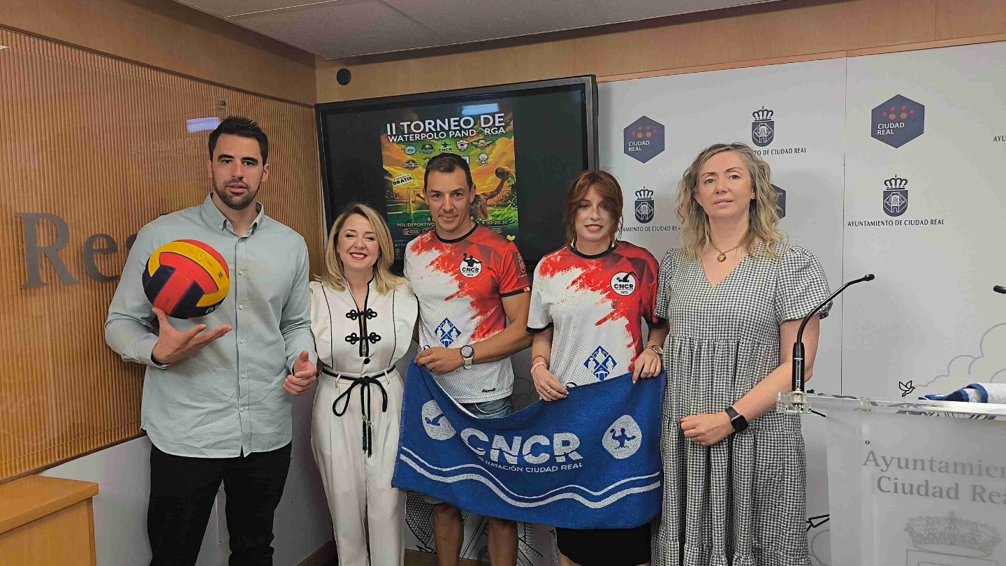 el ii torneo de waterpolo pandorga reune 9 equipos senior mixtos y 4