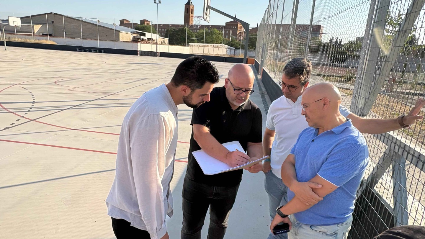 el patronato municipal de deportes aprueba cubrir las pistas de puerta de santa