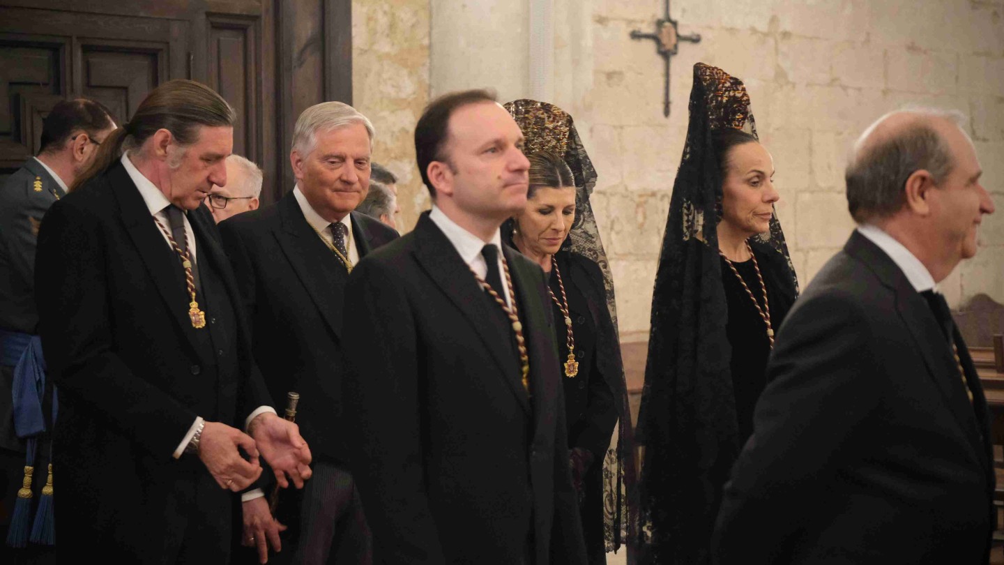 la capital celebra la procesion del santo entierro como acto central de semana