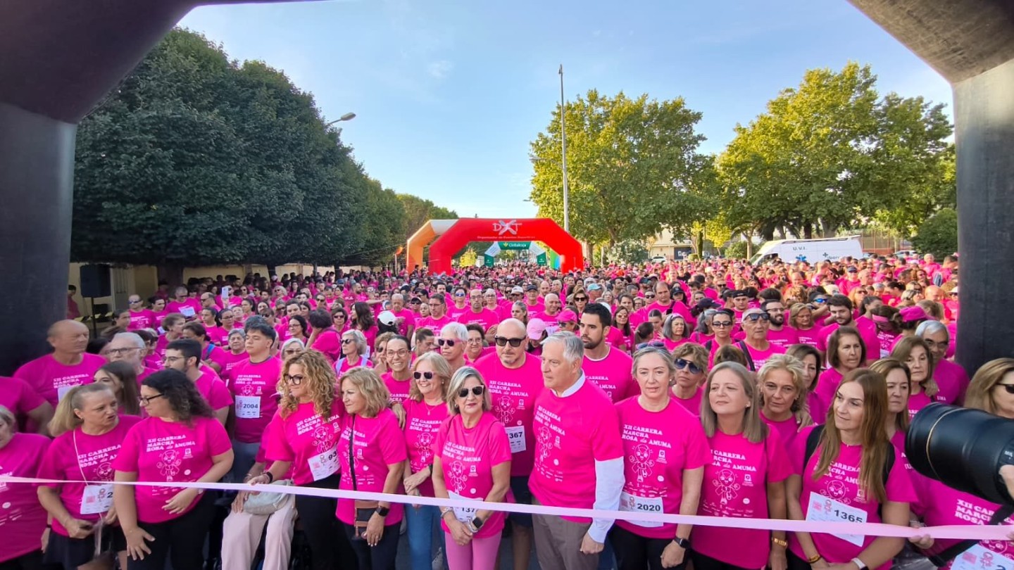la carrera rosa de amuma bate records de participacion con 2 800