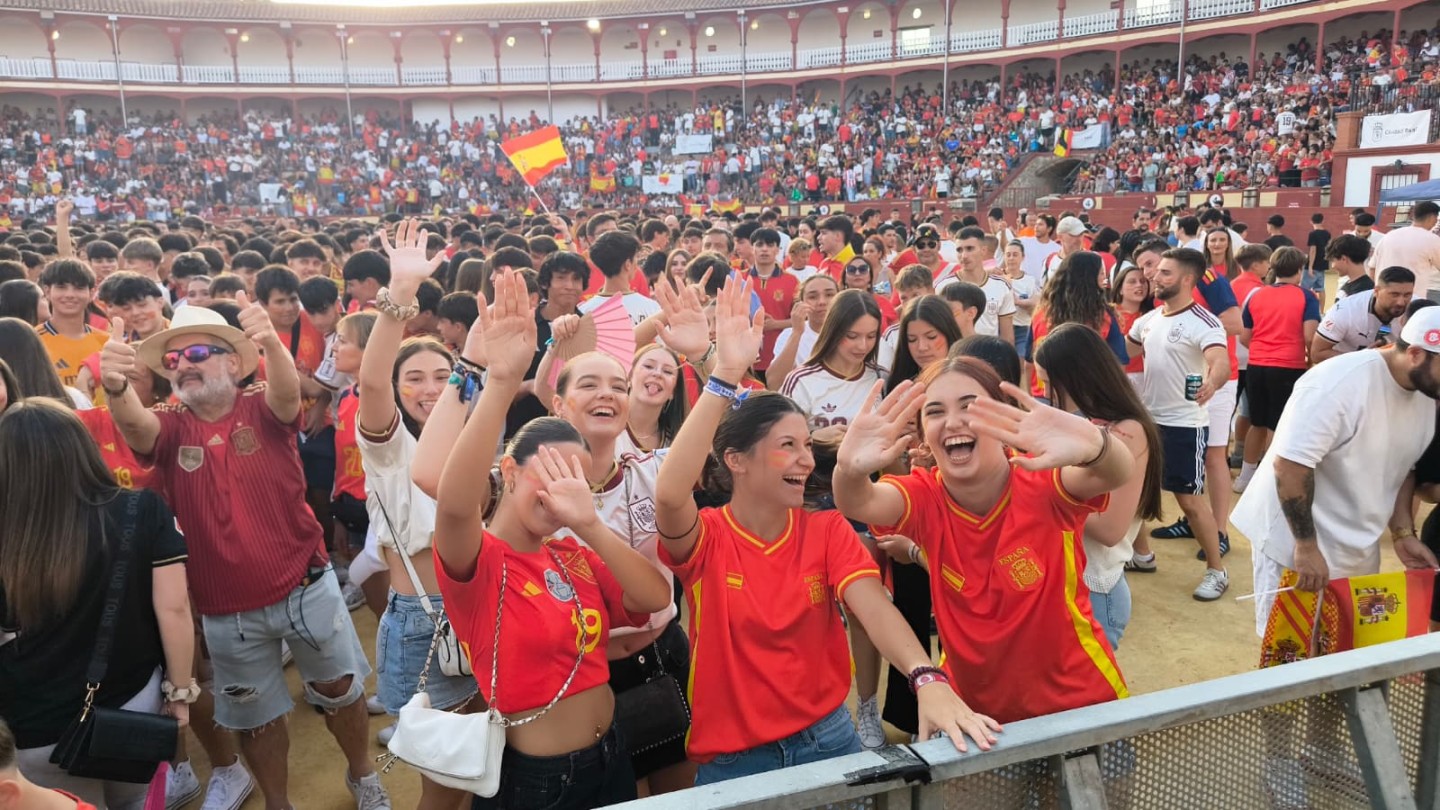 la plaza de toros vibra con la victoria de espana en el mundial