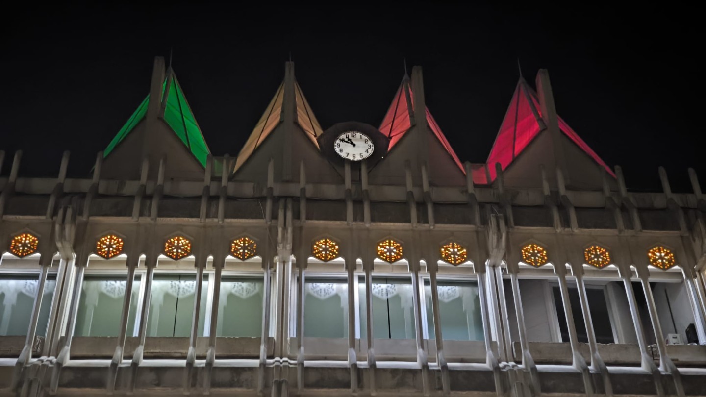 las cupulas del ayuntamiento de ciudad real se iluminan con los colores