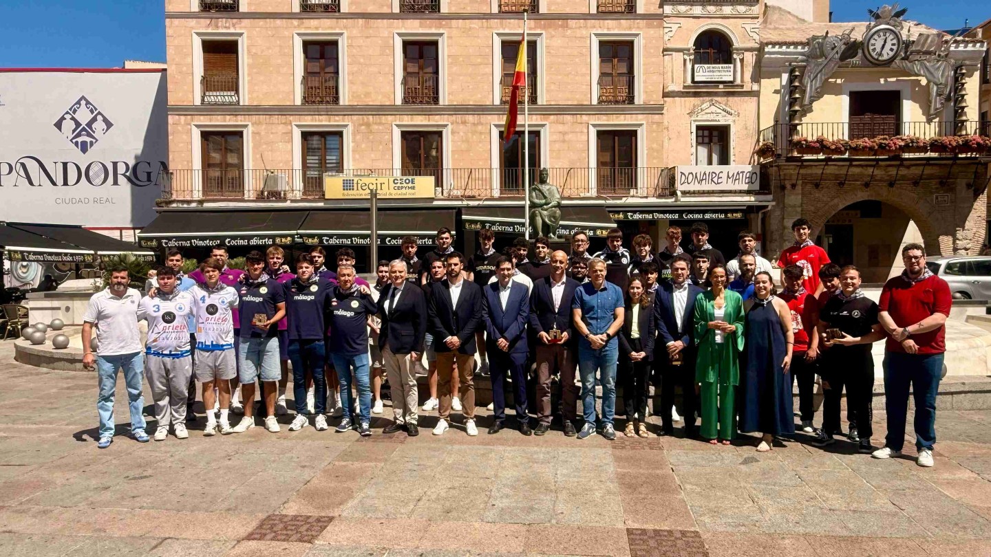las jovenes promesas del balonmano espanol compiten por el titulo juvenil en ciudad
