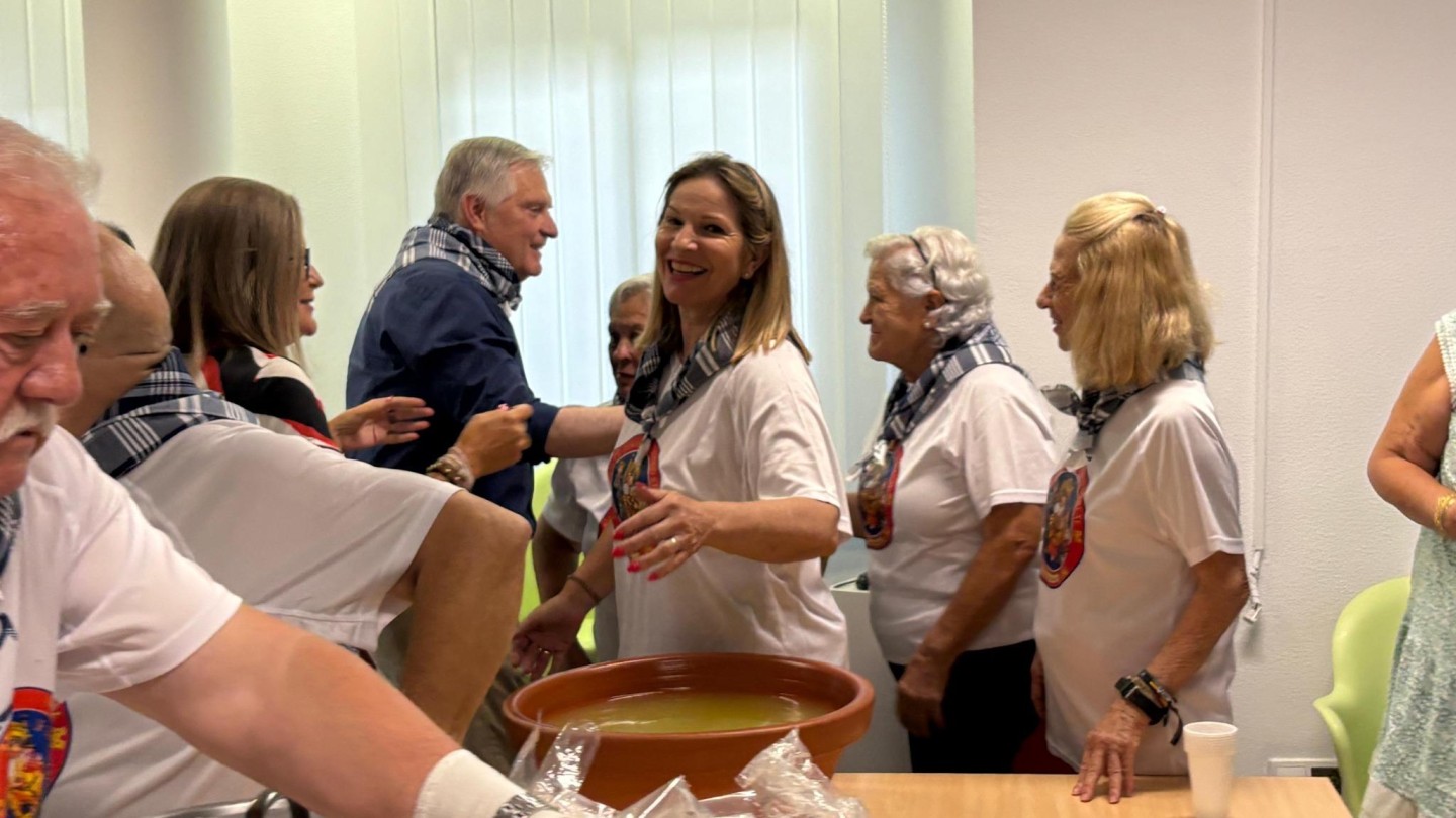 mas de 200 mayores celebran su pandorga con limona tradicional y baile en